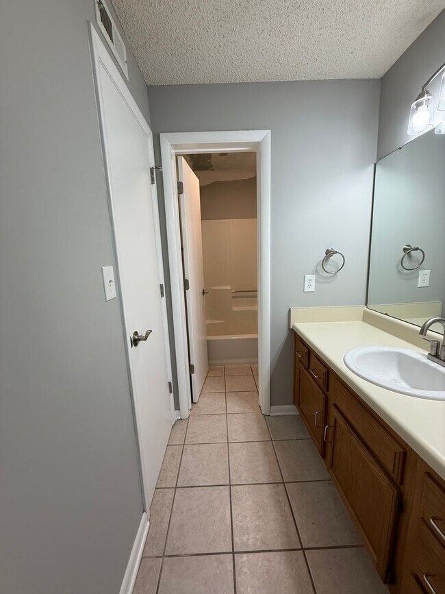 Building Photo - 1312 Twin Springs Ct