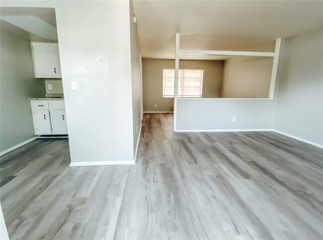 Building Photo - 1785 6th Ave