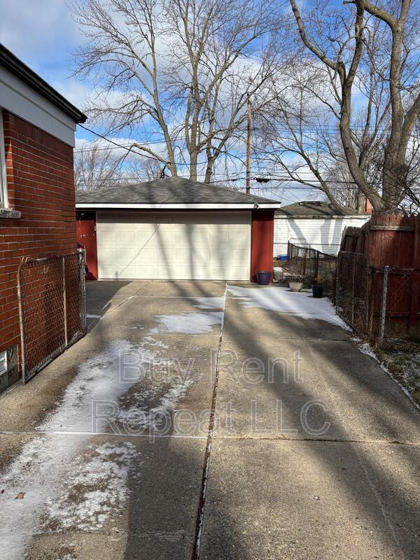 Building Photo - 5309 Grovedale St