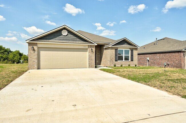 Building Photo - BRAND NEW! 4 Bed 2 Bath Home in Newcastle!
