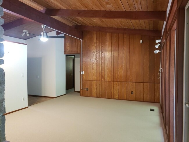 Building Photo - Unique Two Story Home in the Lincoln Area - Available Now!