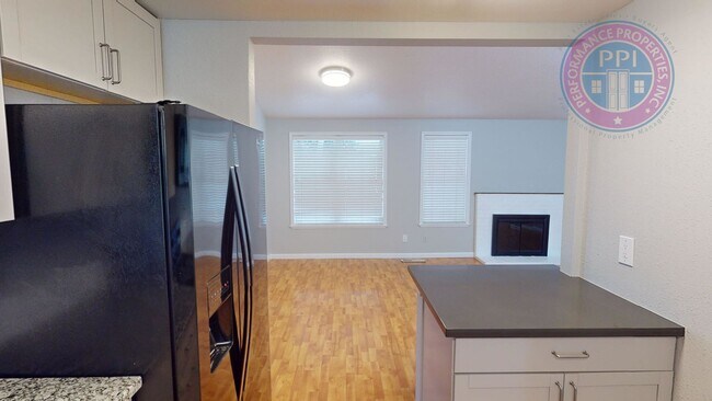 Building Photo - Updated Ranch, Large Fenced Backyard, 1 Pe...