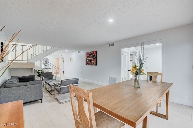 Building Photo - 945 Vegas Valley Dr