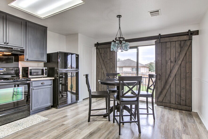 Building Photo - 2322 Kuykendall Dr