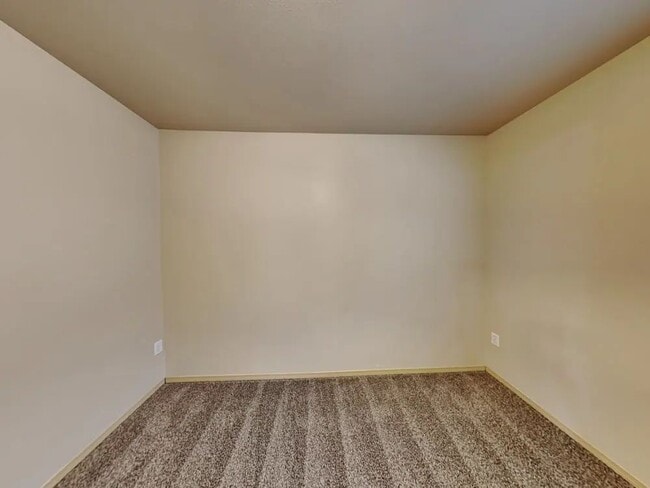 Building Photo - Puyallup House