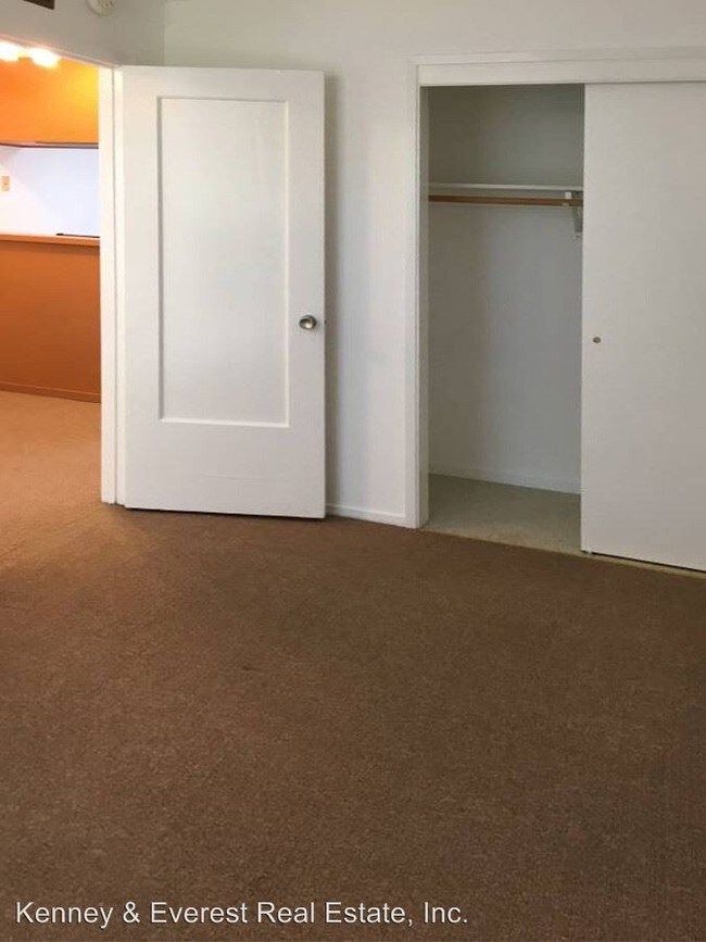 Building Photo - 2 br, 1 bath House - 2701 Ridge Rd #304