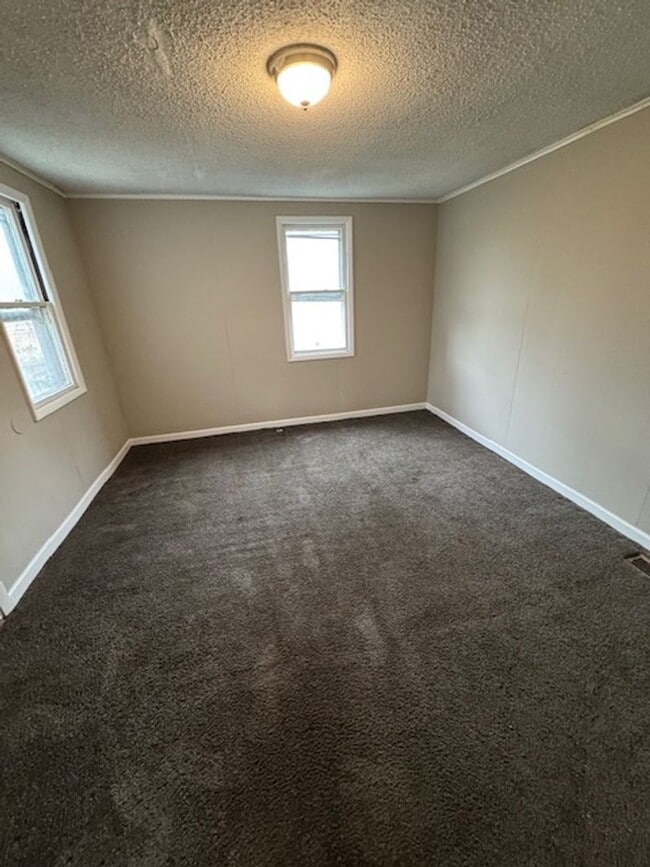 Building Photo - 709 Riverside Ave