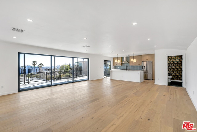 Building Photo - 1210 Larrabee St