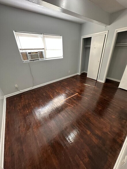 Building Photo - 1555 W 7th St