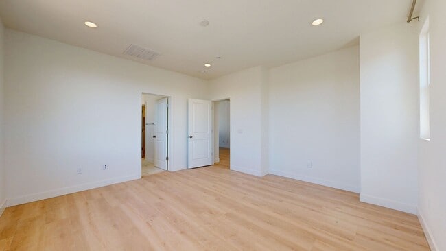 Building Photo - 1605 Rose Clover St