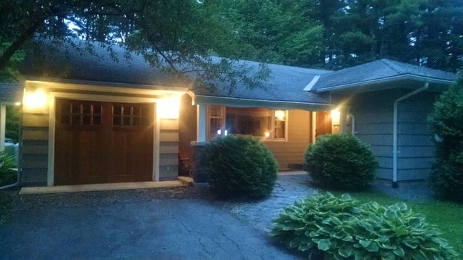 Building Photo - 20 Locust Grove Rd
