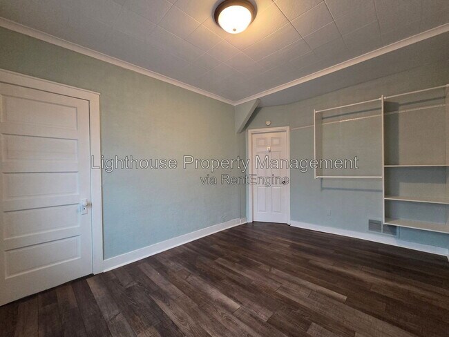 Building Photo - 408 Huron St