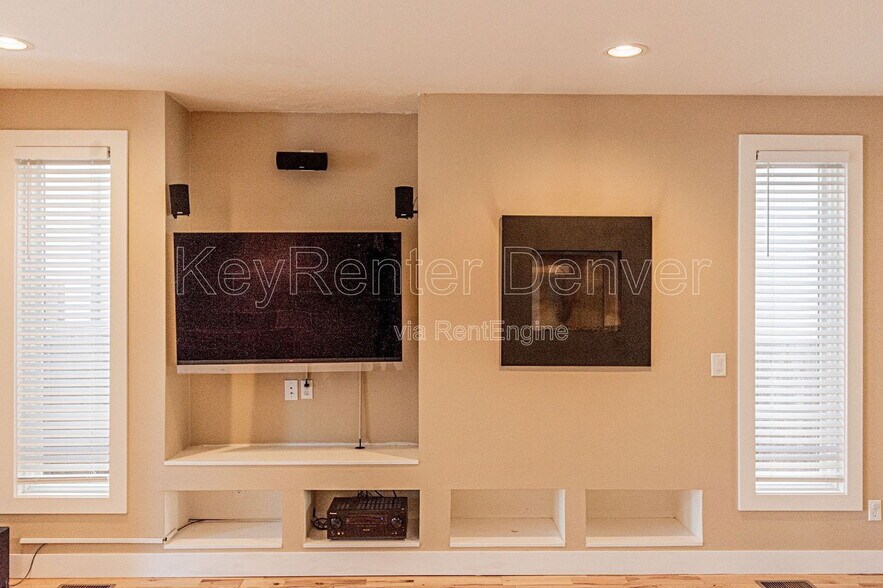 Building Photo - 4186 Utica St