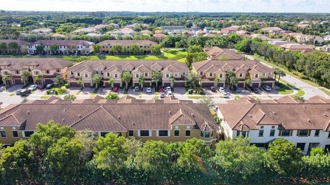 Building Photo - 10342 Wellington Parc Dr