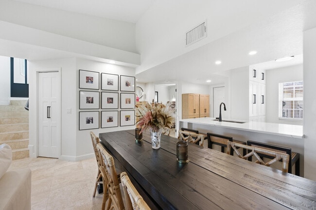 Building Photo - 1155 Lake Shore Dr