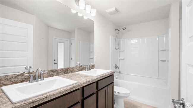 Building Photo - 23 Lone Pine St