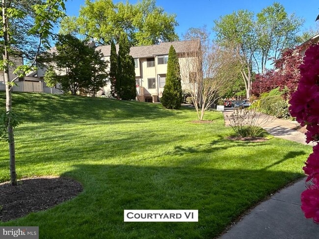 Building Photo - 2524 Glengyle Dr