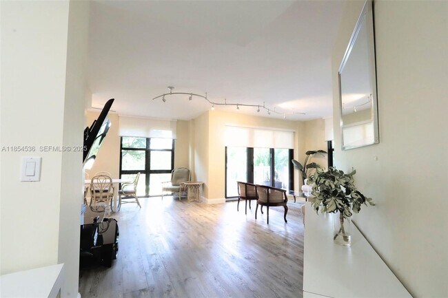 Building Photo - 1121 Crandon Blvd