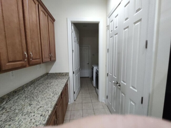 Building Photo - 38 Glencairn Ave