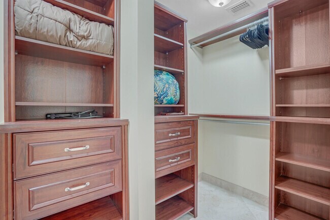 Building Photo - 2051 SE 3rd St