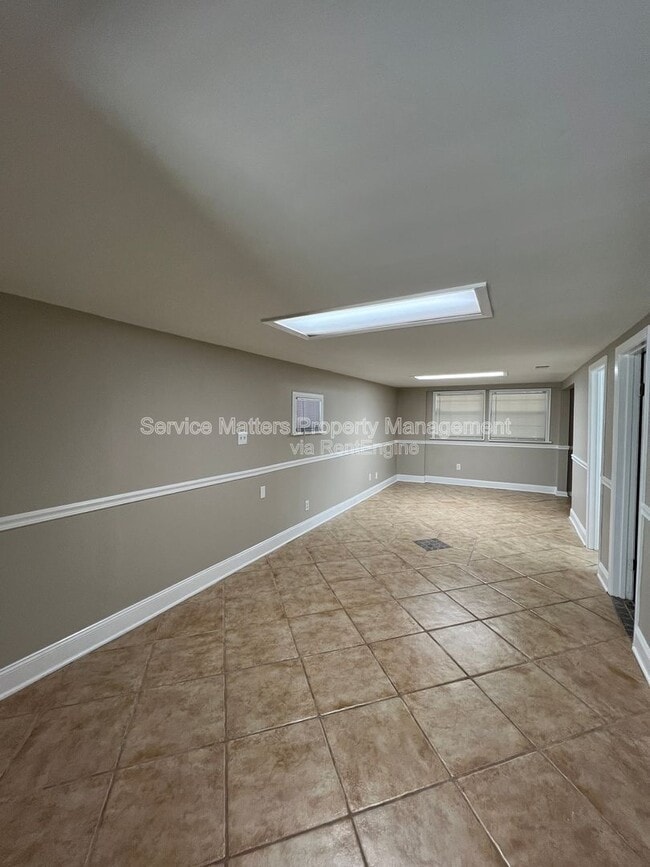 Building Photo - 3305 E Blount St