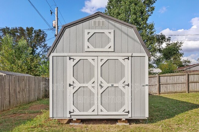 Building Photo - 123 Kingsway Dr