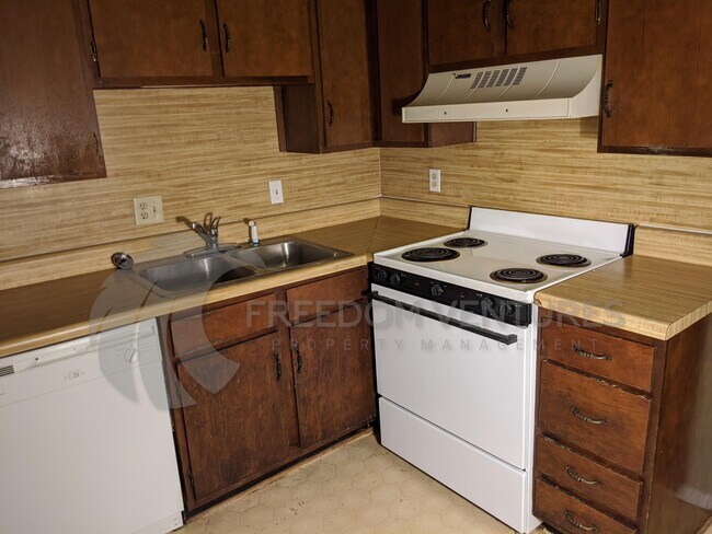 Building Photo - 2300 Grayson Valley Dr