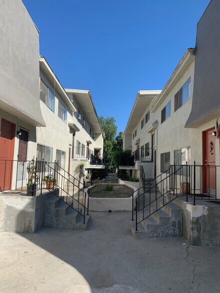 Building Photo - 412 San Pascual Ave