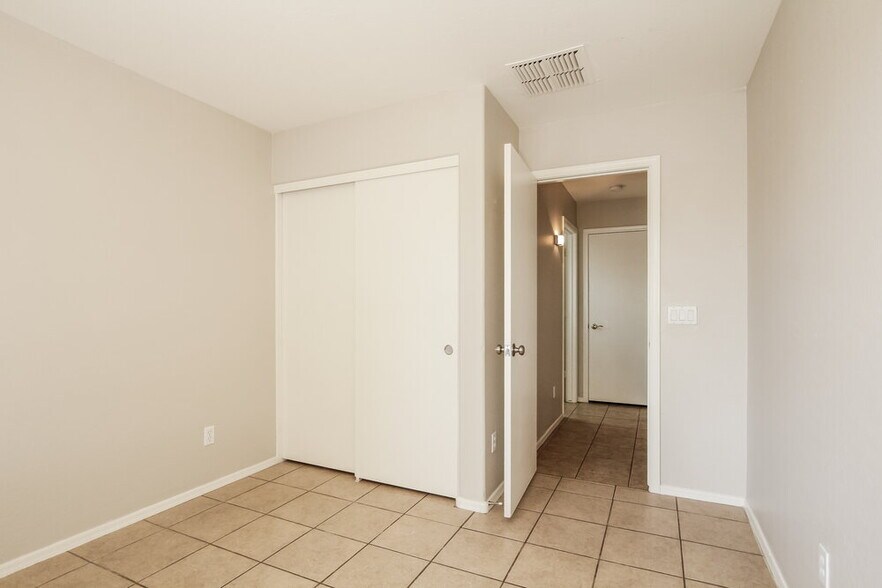 Building Photo - 6622 S 23rd Ave
