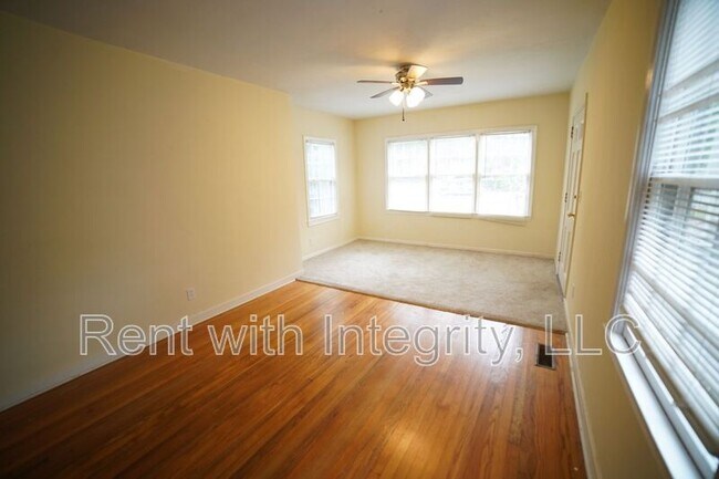 Building Photo - 1935 Temple Dr