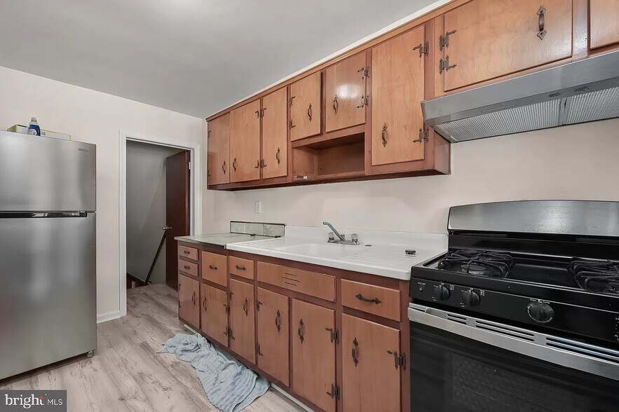 Building Photo - 708 Umbra St