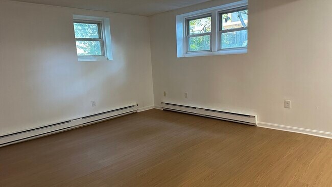 Building Photo - 60 6th Ave