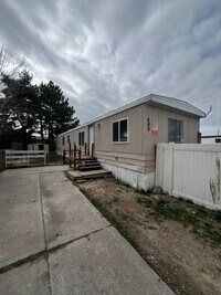 Building Photo - 3 Bedroom 2 Bathroom