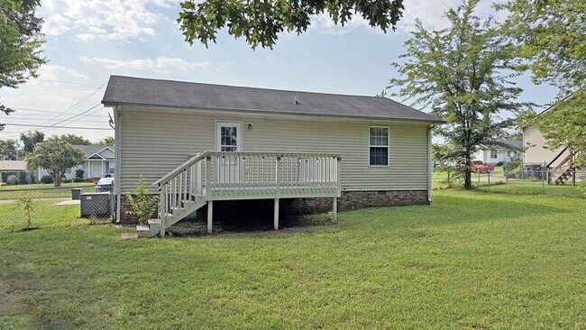 Building Photo - 1028 Bush Ave
