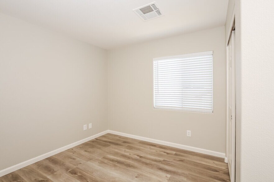 Building Photo - 9453 Milkweed Canyon Ave