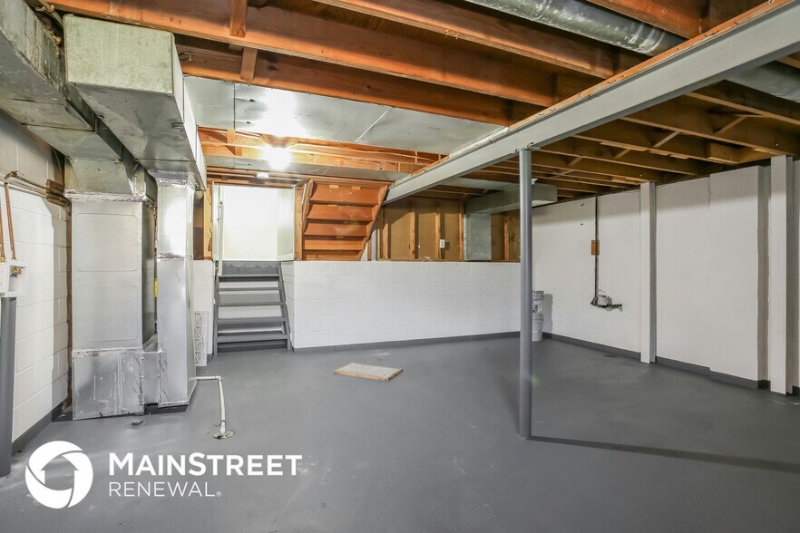 Building Photo - 1372 Hilton Dr