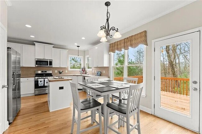 Building Photo - Beautiful home in Stratford on Lanier-5 bed 3 bath in sought after swim, tennis and lake community!