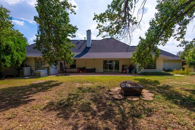 Building Photo - 3025 Regency Ct
