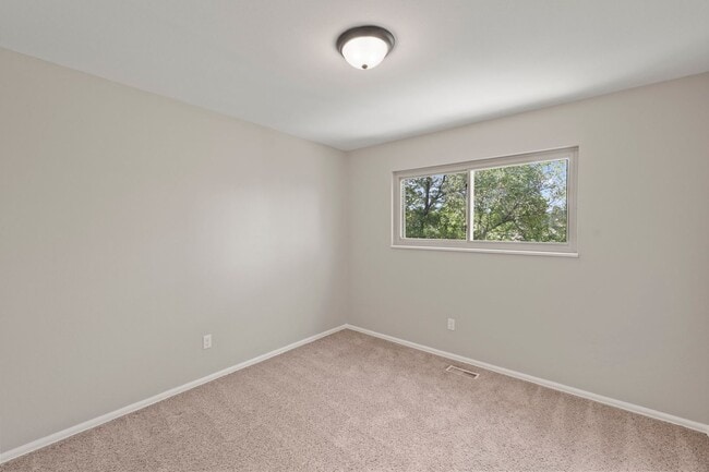 Building Photo - REMODELED ROCKRIMMON RETREAT | 4BD + OFFICE - Security Deposit Waiver Available