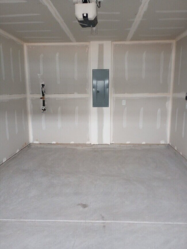 Building Photo - 104 Filly Ln