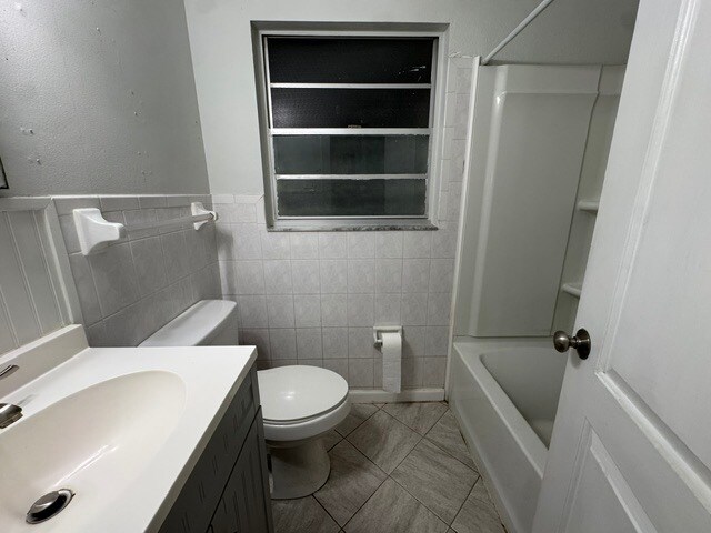 Building Photo - 2976 Poplar St