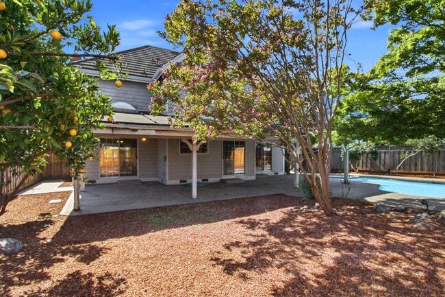Building Photo - 749 Glenborough Dr