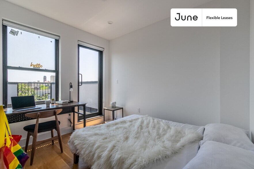 Building Photo - Cozy Private ROOM in Crown Heights