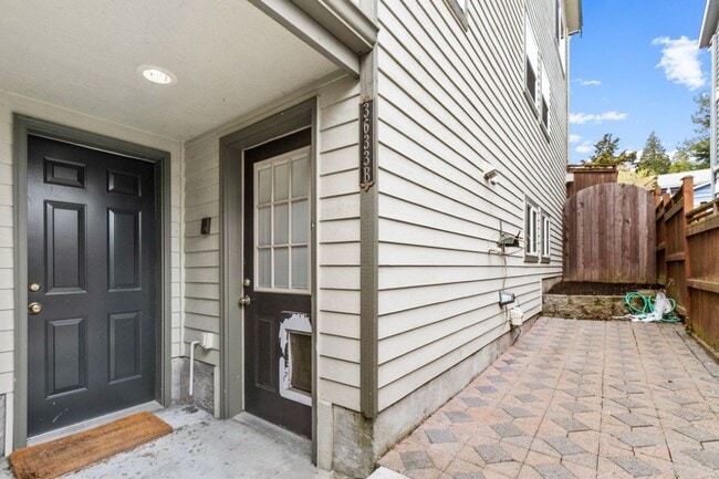 Building Photo - 3Bd/2.5Bd Seattle Townhome