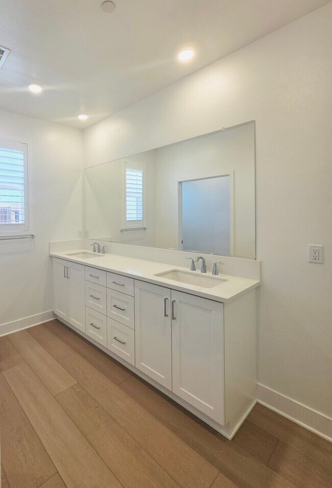 Building Photo - 625 Gadwall