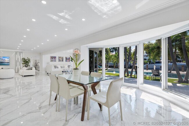 Building Photo - 207 Royal Palm Dr