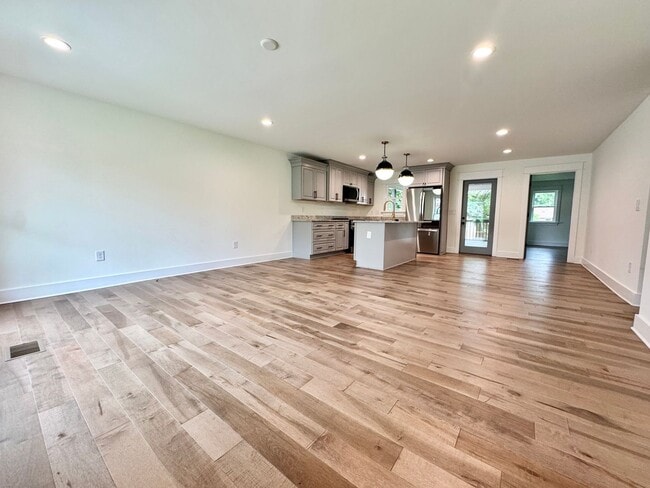 Building Photo - Fully Renovated 3 Bedroom Home for Rent in Franklin, TN Near Downtown Franklin & The Factory