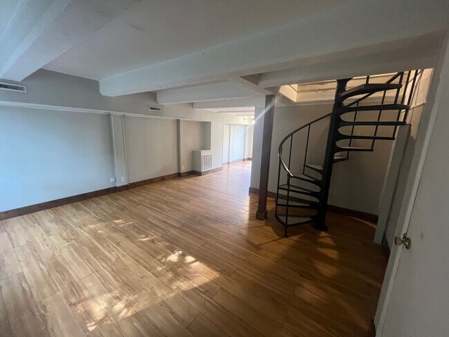 Building Photo - 147 Bradley St