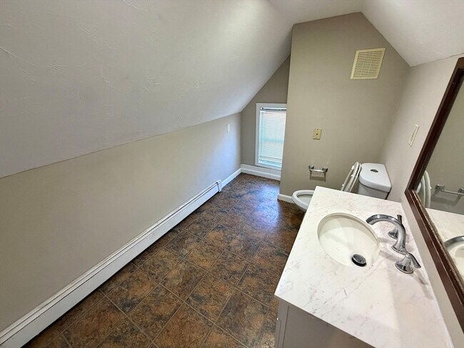 Building Photo - 30 Riverview St