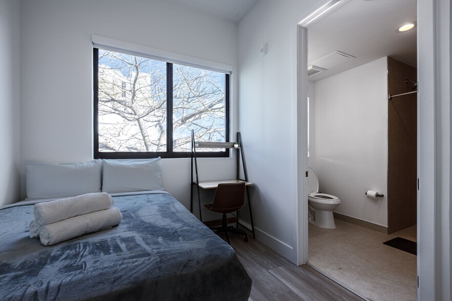 Building Photo - Saffron Apartments (Furnished Rooms)